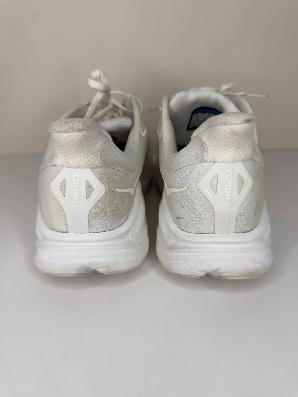 Hoka One One Clifton 10 Men Size 9.5 2E Triple White Sneakers Shoes 1162030 WWH